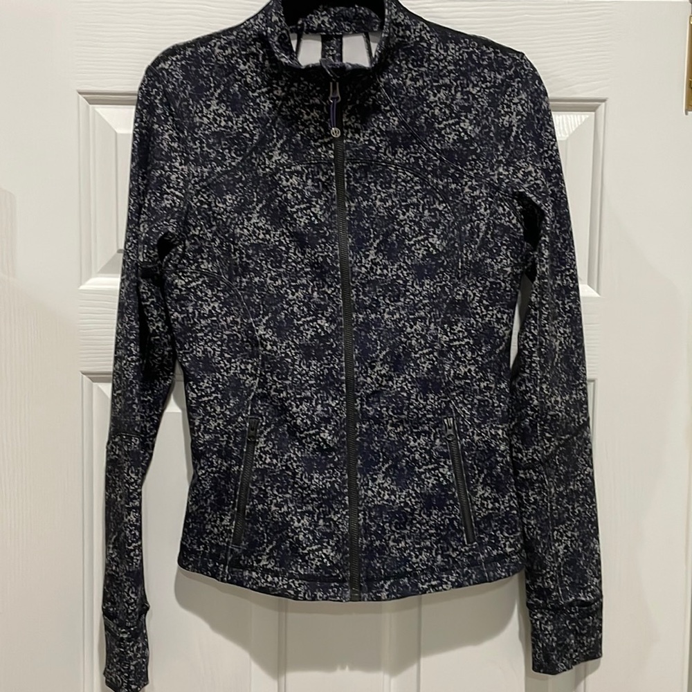 Lululemon printed zip up size 6